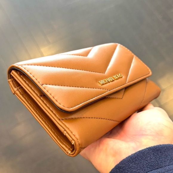 Michael Kors Large Quilted Trifold Wallet Luggage Brown - Picture 2 of 4
